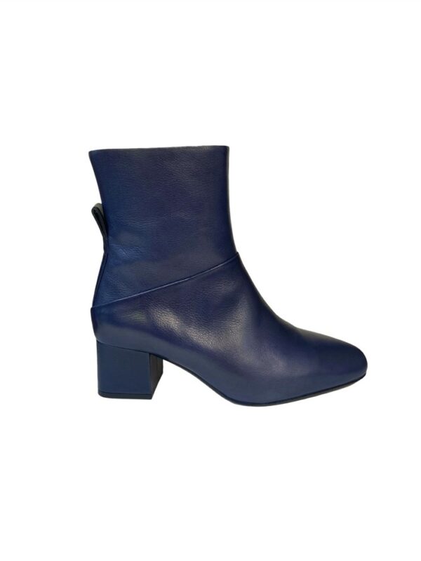 <p>
  Tronchetto con tacco 5 cm BLU
</p>Jvam