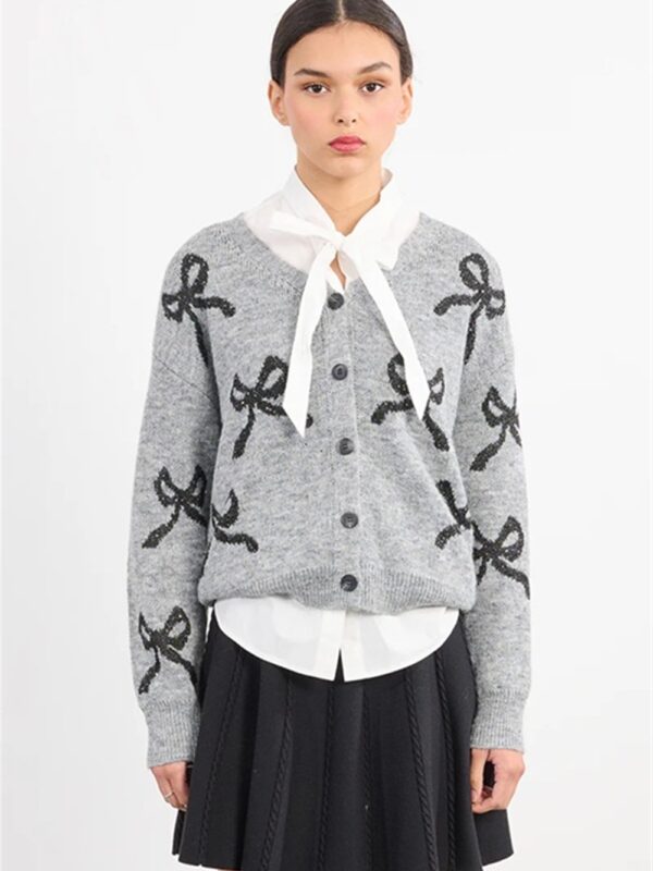 <p>
  Cardigan con stampa fiocchi
</p>Molly Bracken