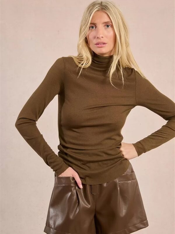 <p>
  Dolcevita sottile KHAKI
</p>Molly Bracken