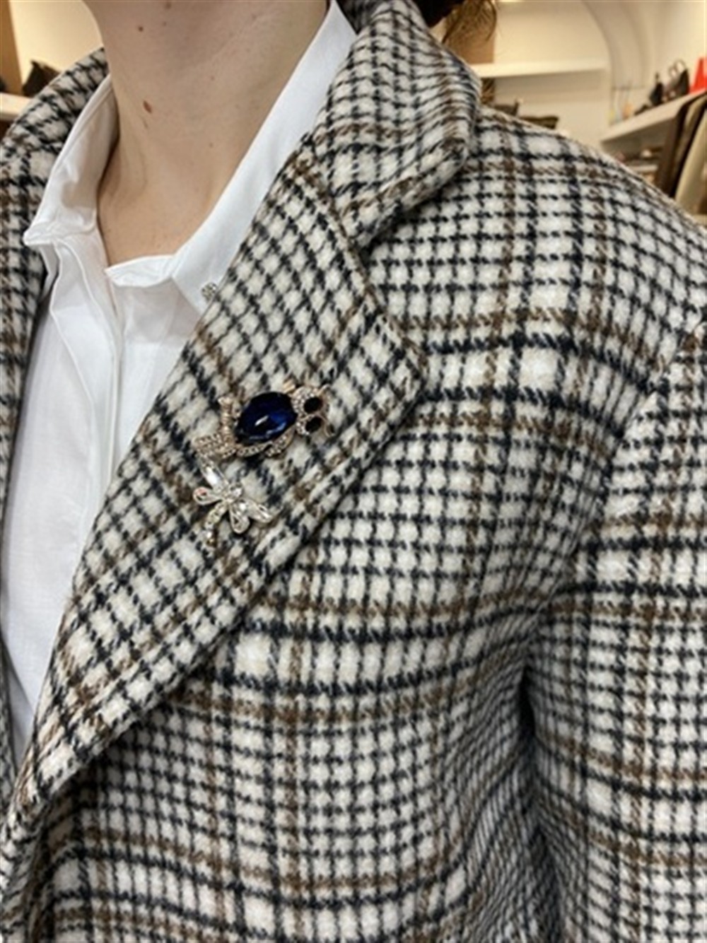 <p>
  Giacca principe di galles con spille BEIGE
</p>Dixie