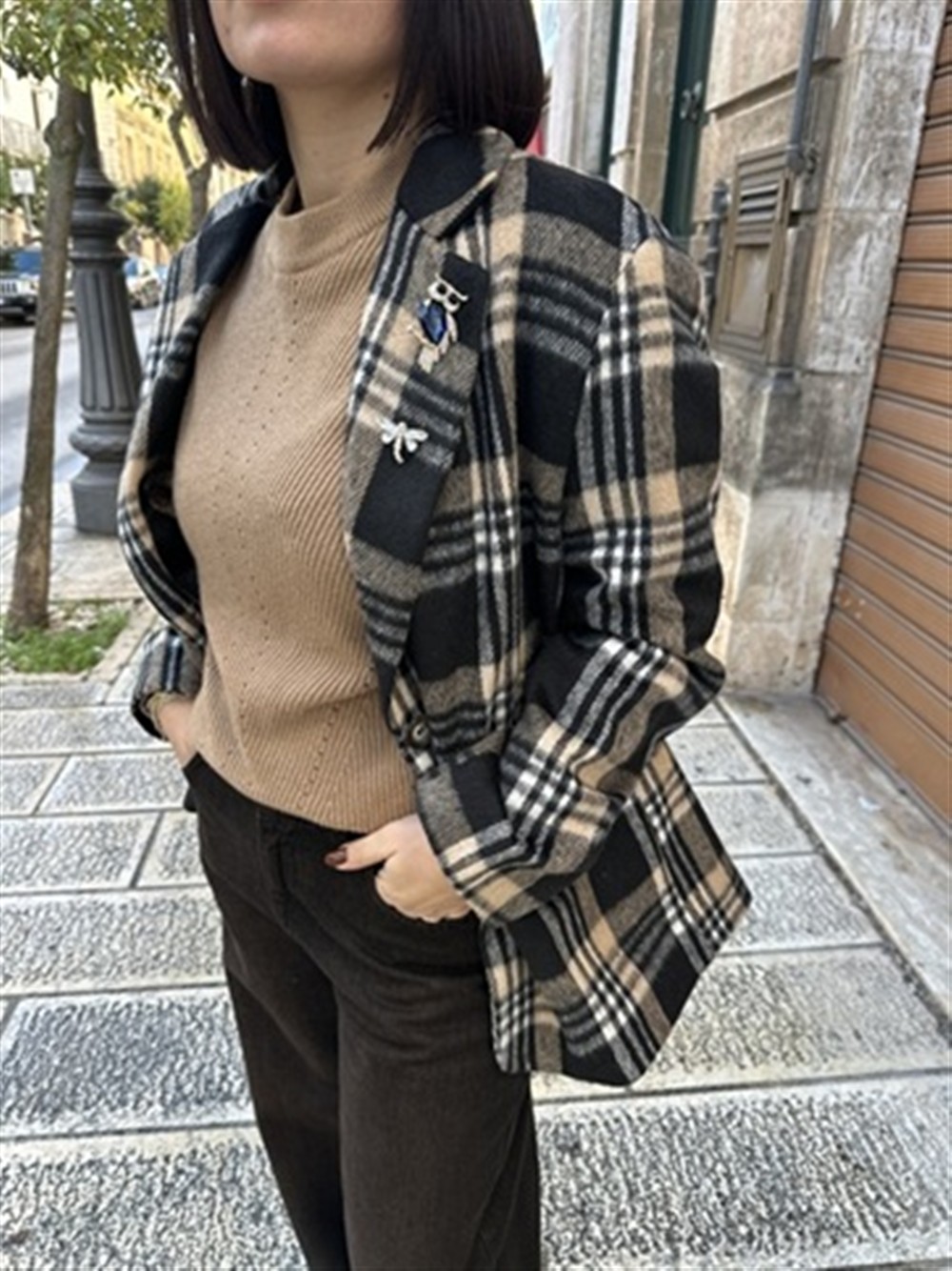 <p>
  Giacca con spille NERO-BEIGE
</p>Dixie