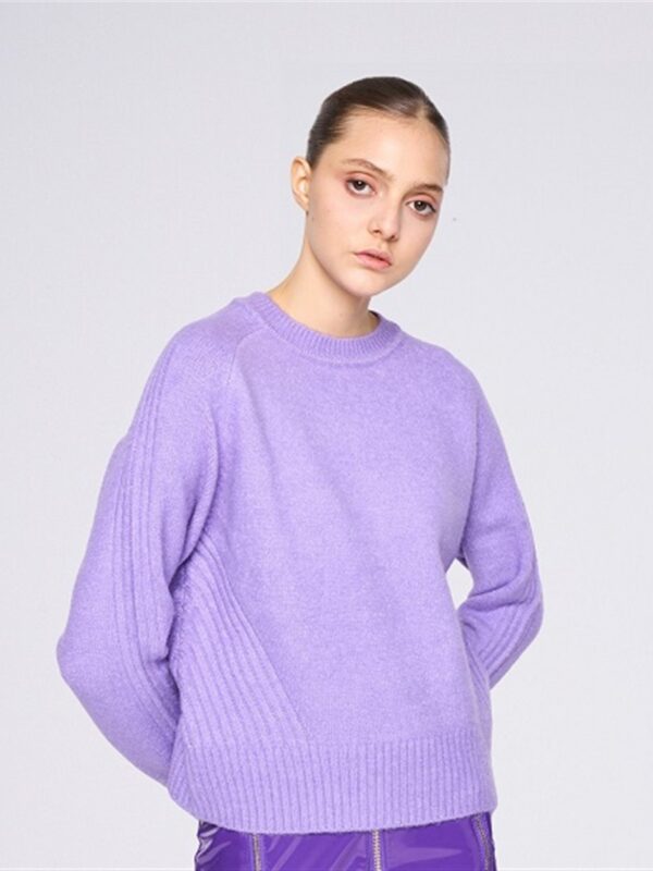 <p>
Maglioncino over
</p>Silvian Heach