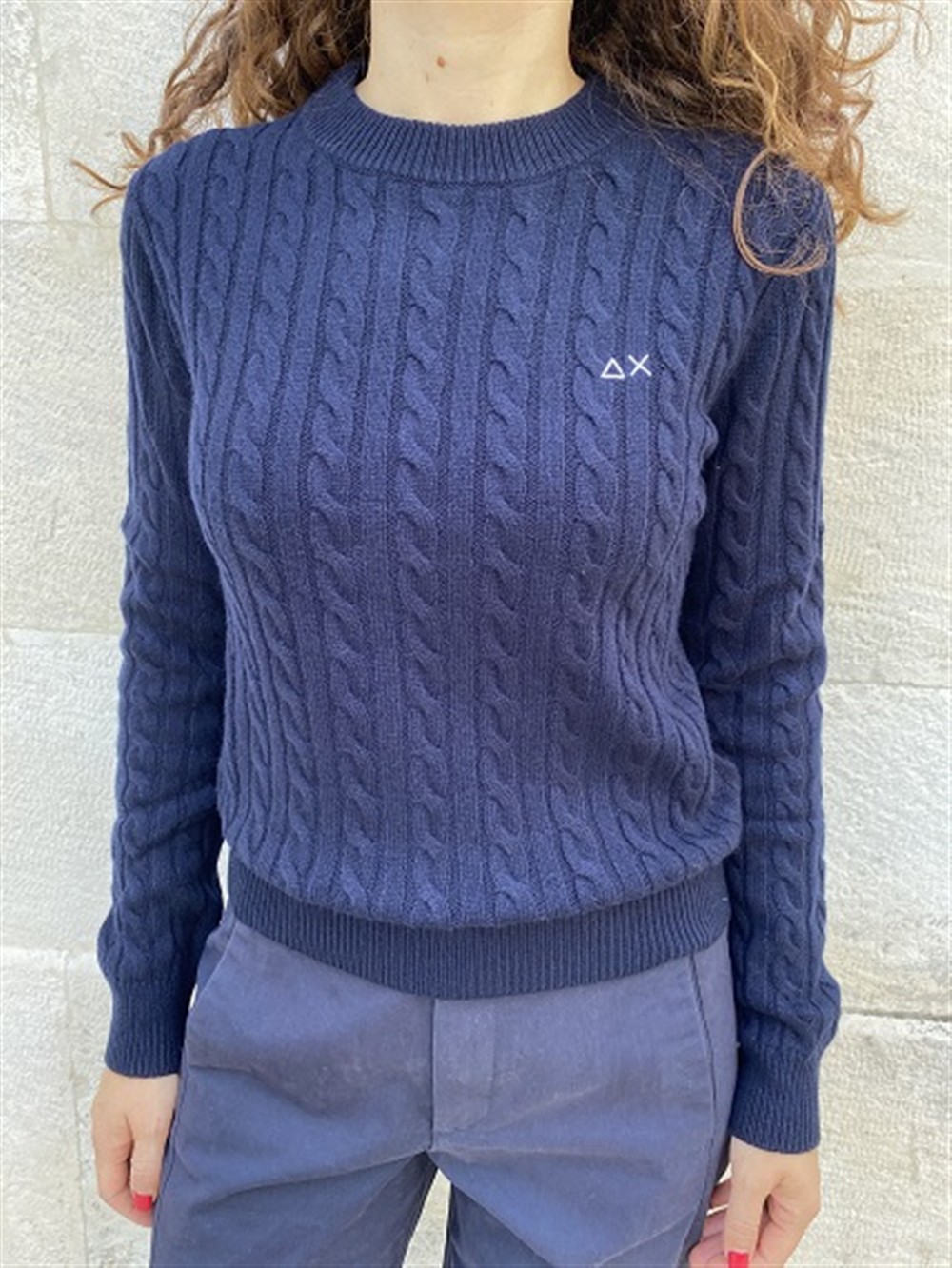 <p>
ROUND NECK CABLE
</p>Sun 68