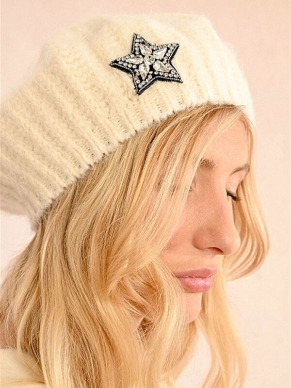 <p>
Basco con applicazione a forma di stella
</p>Molly Bracken