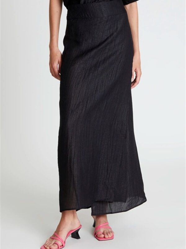 <p>
  Gonna a portafoglio nera
</p>Compania Fantastica