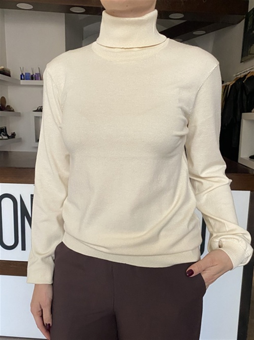 <p>
  Dolcevita basic CHALK 
</p>Silvian Heach