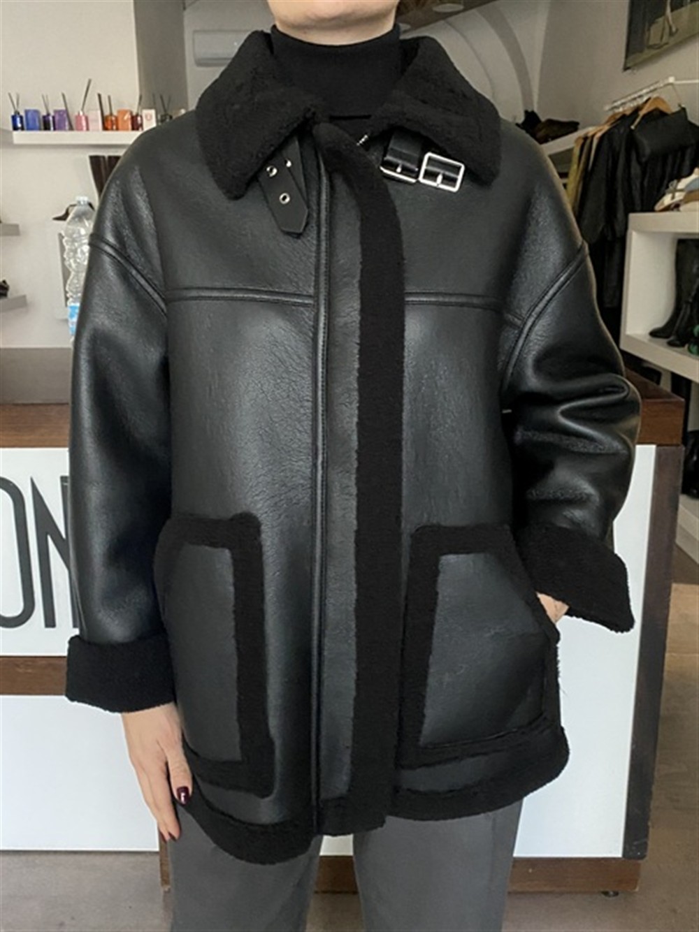 <p>
  Ecomontone BLACK
</p>Silvian Heach