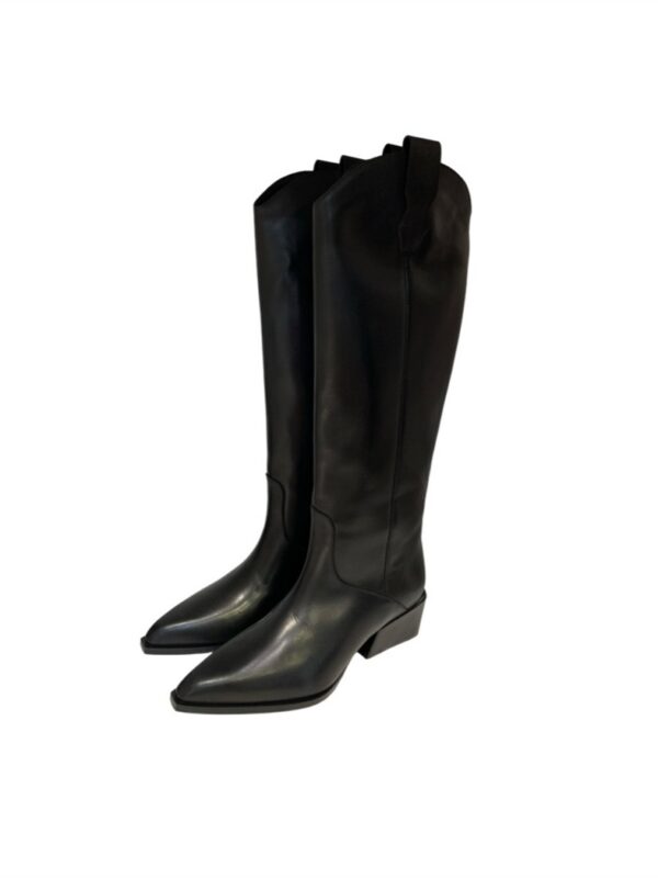 <p>
  Stivale texano con tacco di 5 cm 
</p>Poeve