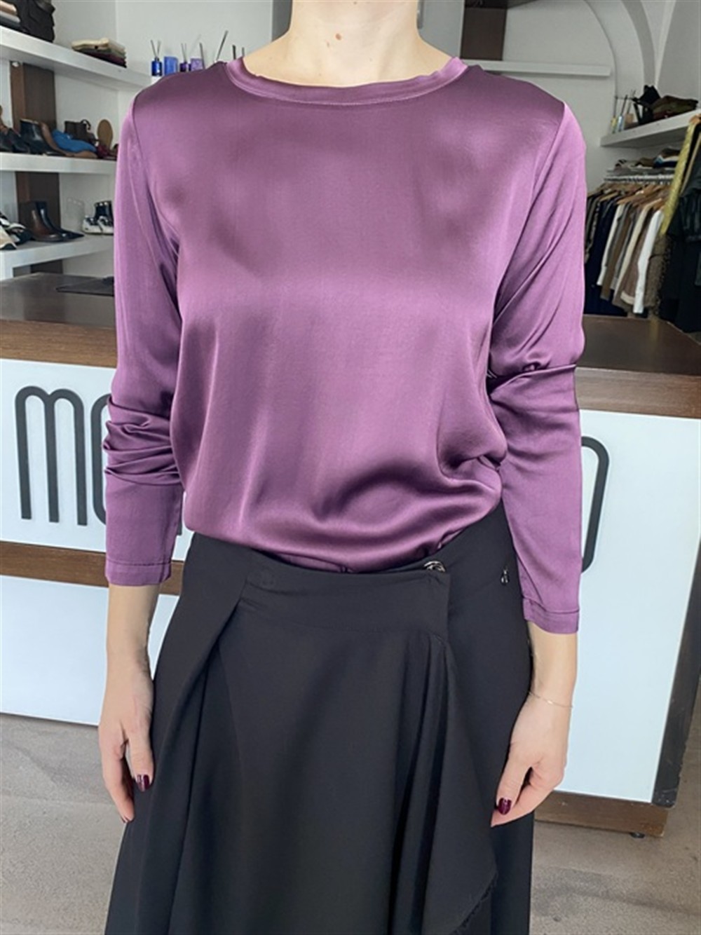 <p>
  Blusa manica lunga in satin
</p>Dixie