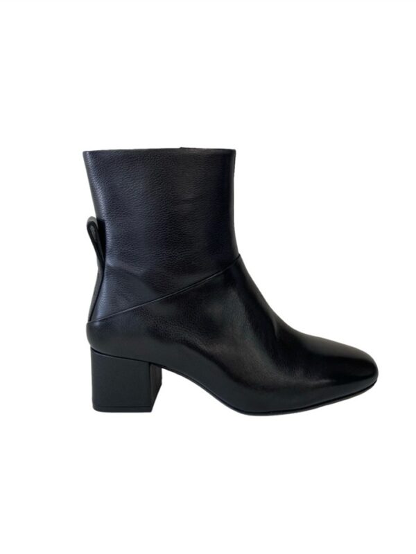 <p>
  Tronchetto con tacco 5 cm NERO
</p>Jvam