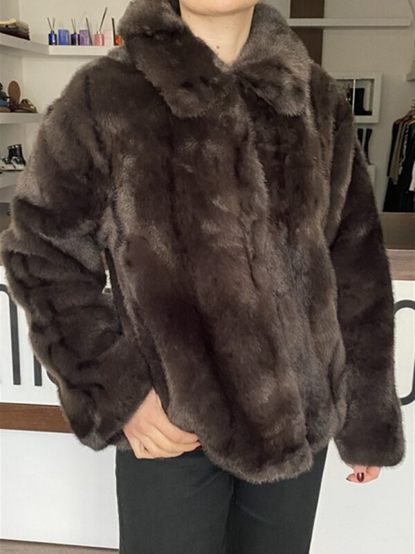 <p>
  Ecopelliccia corta
</p>Silvian Heach