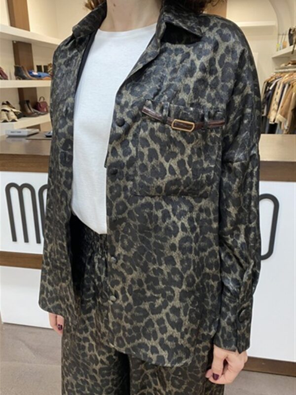 <p>
  Camicia stampata con taschino
</p>Tolérance