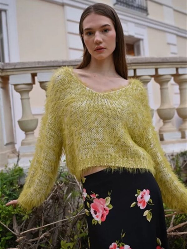 <p>
  Maglioncino co scollo a v a pelo lungo
</p>Molly Bracken