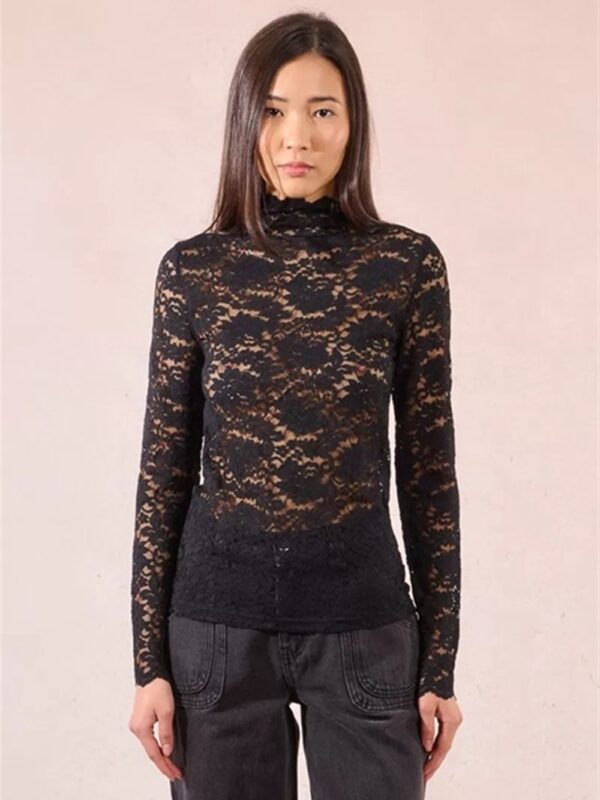 <p>
  Maglia in pizzo manica lunga
</p>Molly Bracken