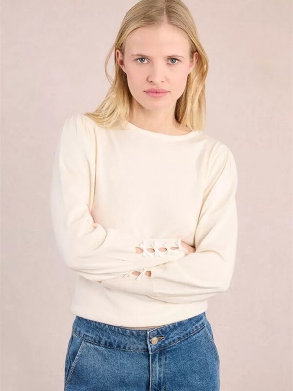 <p>
  Maglioncino con fiocchetti OFF WHITE
</p>Molly Bracken