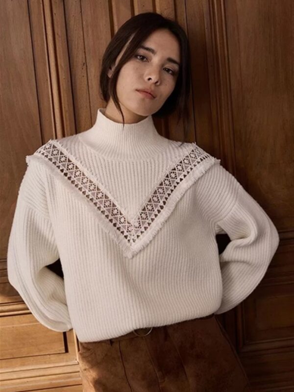 <p>
  Dolcevita con lavorazione frontale
</p>Molly Bracken