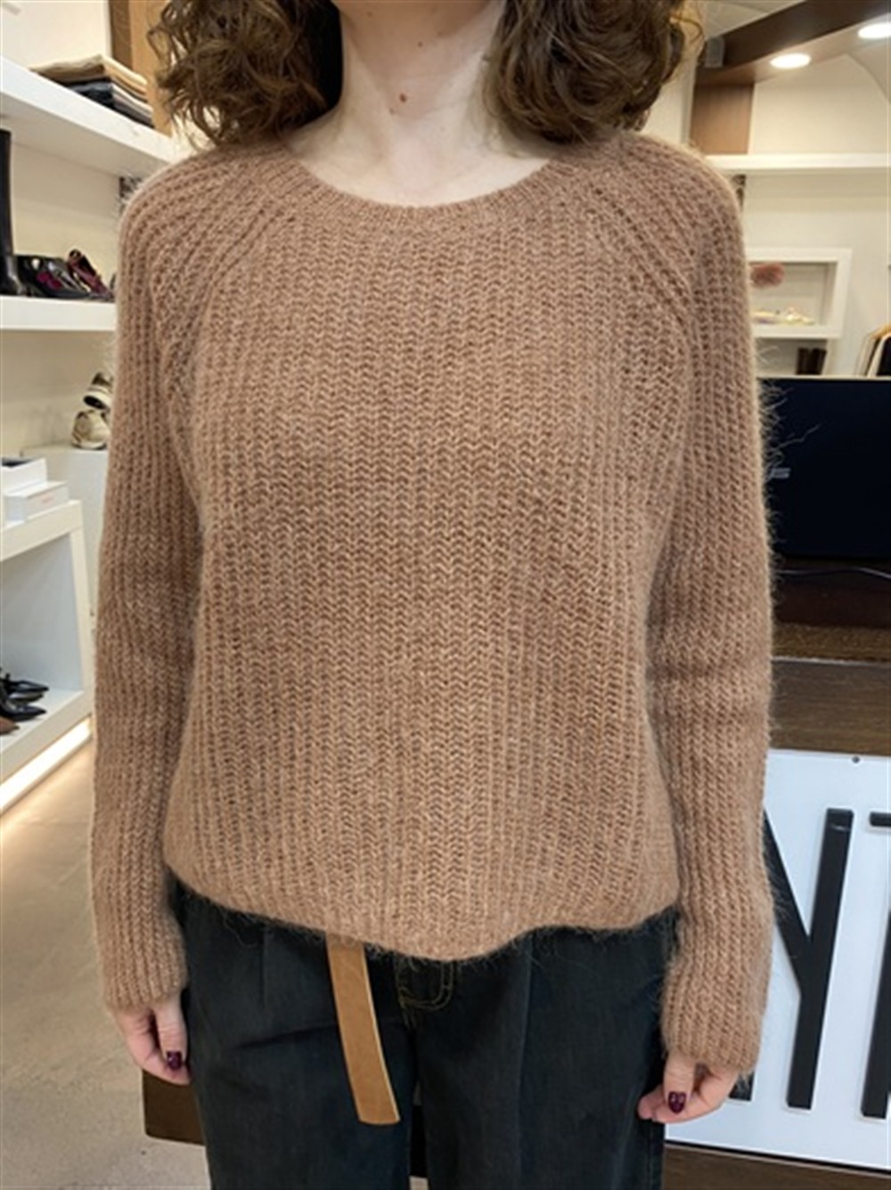 <p>
  Maglioncino a scatola in misto lana CARAMELLO
</p>H2o