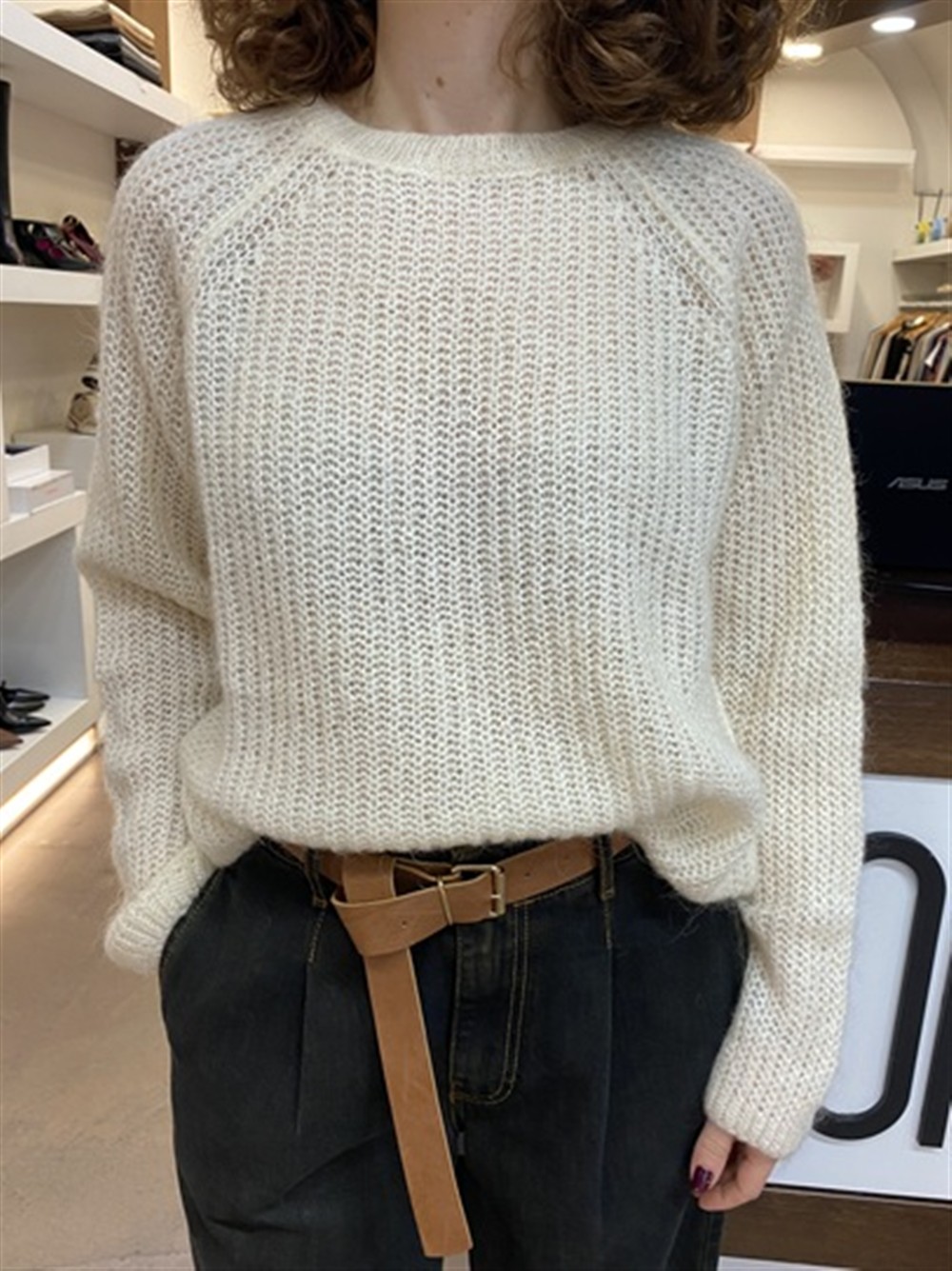 <p>
  Maglioncino a scatola in misto lana LATTE
</p>H2o