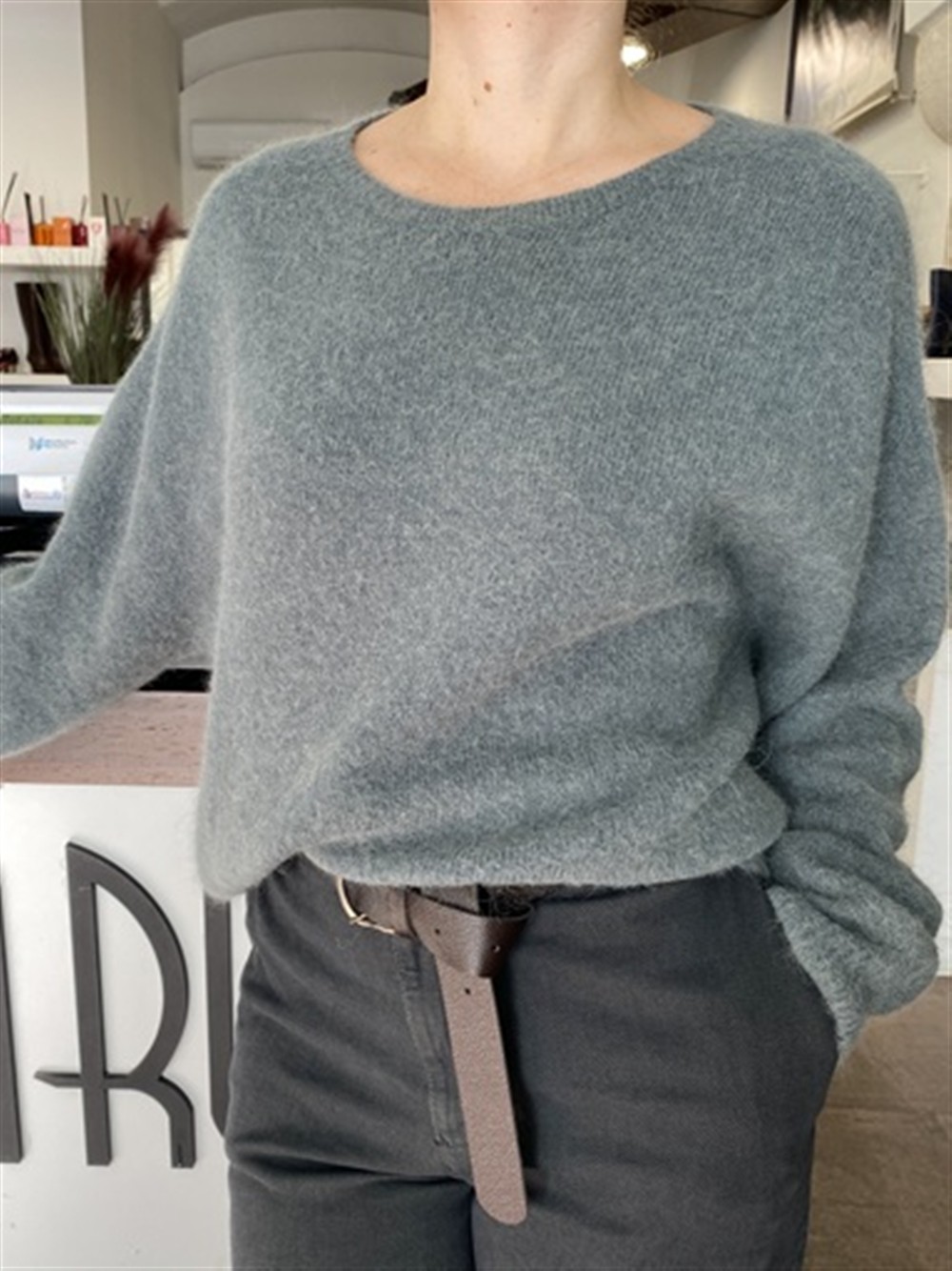 <p>
  Maglioncino con maniche a pipistrello in misto baby alpaca
</p>H2o