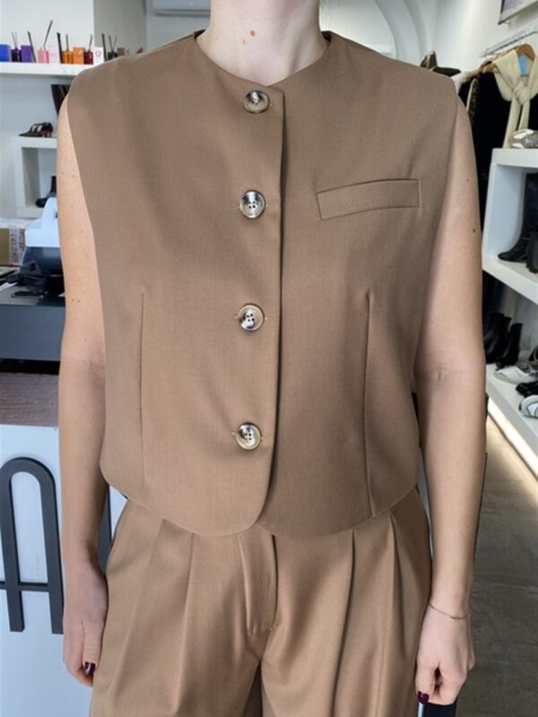 <p>
  Gilet parircollo BEIGE
</p>H2o