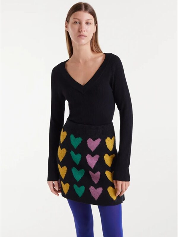 <p>
  Maglioncino a costine con scollo a v
</p>Compania Fantastica