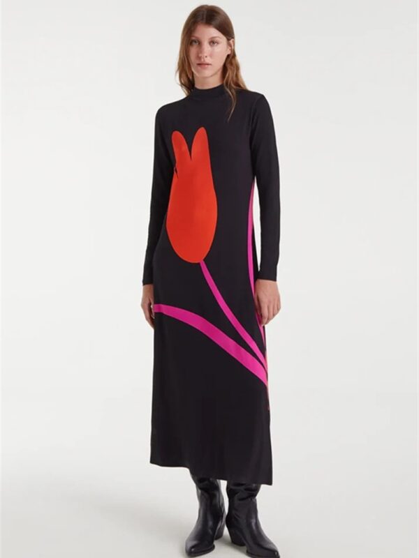 <p>
  Abito lungo con macrostampa
</p>Compania Fantastica