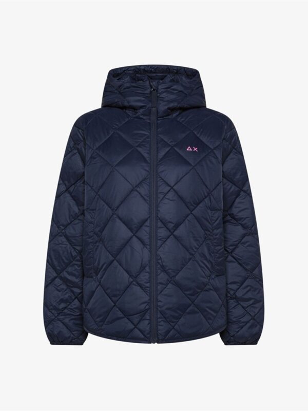 <p>
  Piumino trapuntato con cappuccio NAVY BLUE
</p>Sun 68