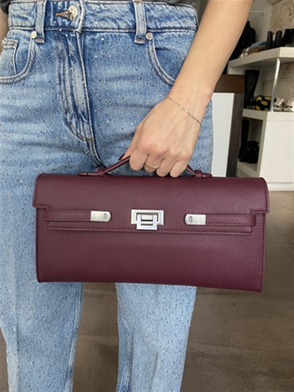 <p>
  Borsa a mano rettangolare con tracolla BURGUNDY
</p>Silvian Heach