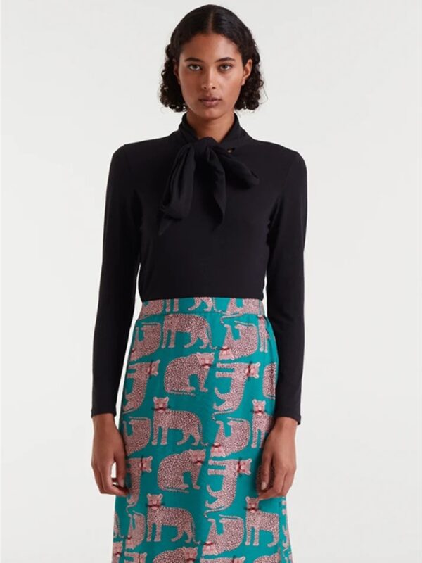 <p>
  Maglia a manica lunga con lembi frontali da annodare NERO
</p>Compania Fantastica