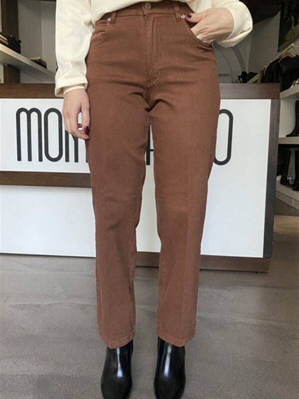 <p>
  Pantalone in bull denim gamba dritta 5 tasche BROWN
</p>Silvian Heach