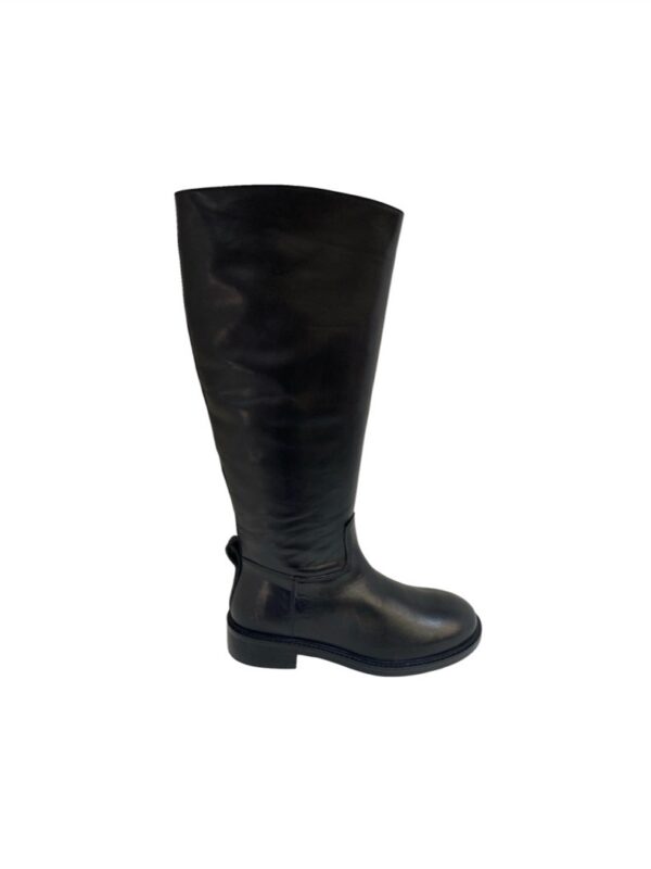 <p>
  Stivale cavallerizzo
</p>Emanuelle Vee