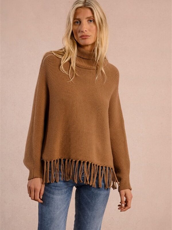 <p>
  Maglioncino tipo poncho con frange CAMEL
</p>Molly Bracken