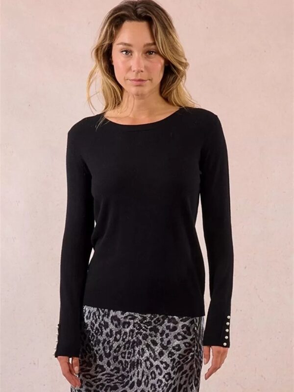 <p>
  Maglioncino basic con perline BLACK 
</p>Molly Bracken