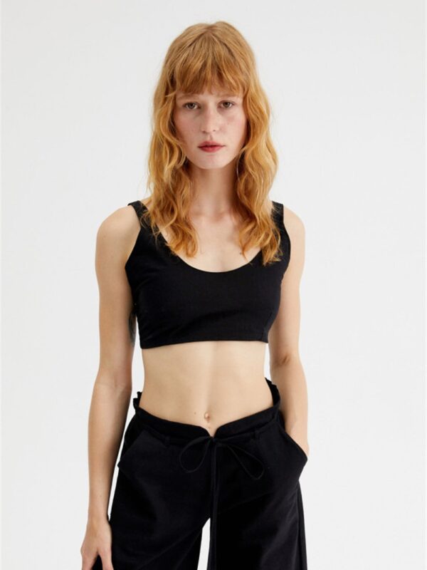 <p>
  Crop top con spalline regolabili<span> </span>
</p>

<p>
   
</p>Compania Fantastica