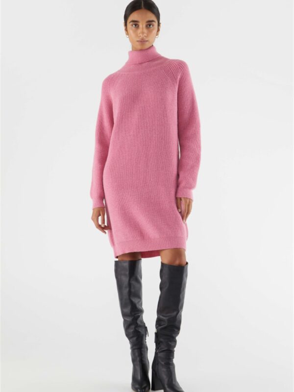 <p>
  Abito midi in maglia con collo alto 
</p>Compania Fantastica