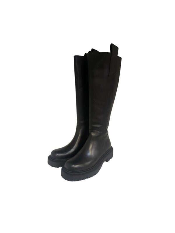 <p>
Stivale punta quadra
</p>Albano