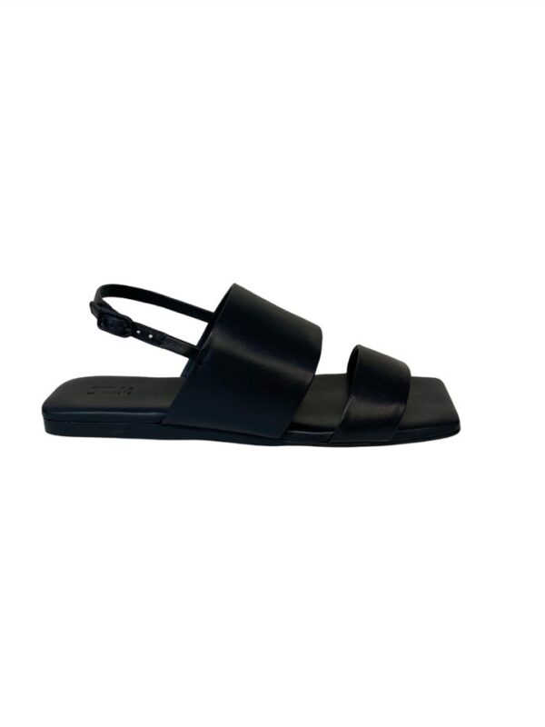 <p>
  Sandalo punta quadra
</p>Jvam