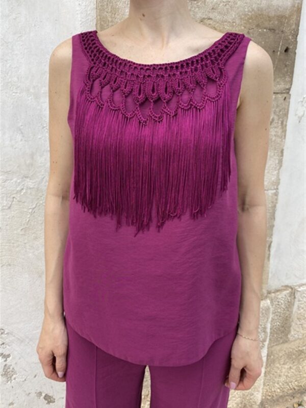 <p>
  Top con nappine e frange
</p>Tolérance