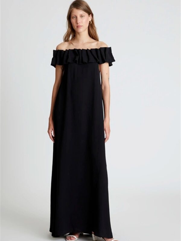 <p>
  Abito lungo omerale nero
</p>Compania Fantastica