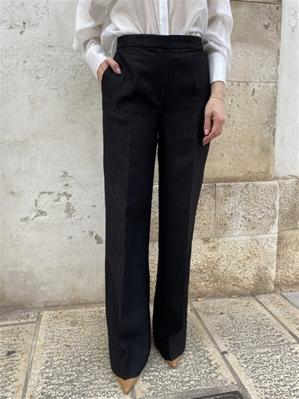 <p>
  Pantalone a palazzo in misto lino nero
</p>Dixie