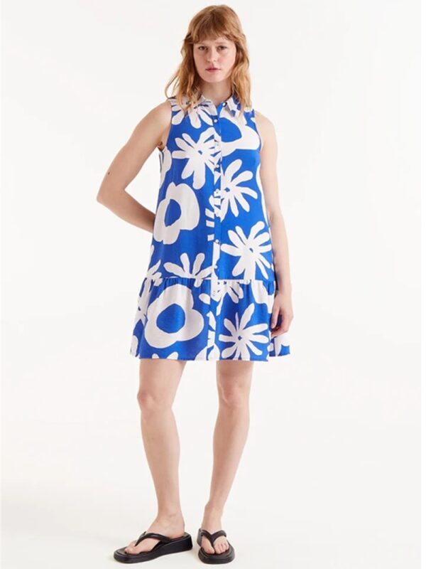 <p>
  Scamiciato corto a fantasia floreale con balza al fondo
</p>Compania Fantastica