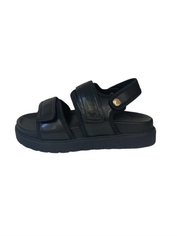 <p>
  Sandalo a 2 fasce con velcri e cinturino posteriore staccabile nero
</p>Inuovo
