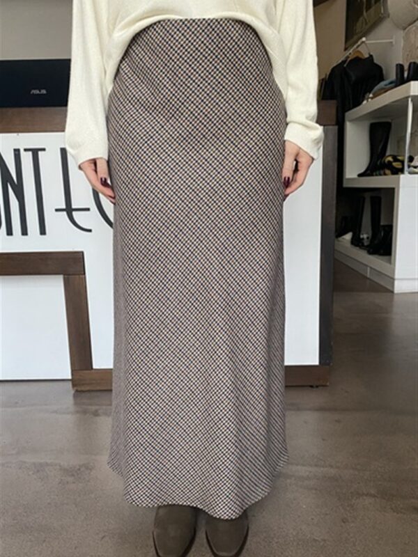 <p>
  Gonna lunga leggermente svasata in micro pied de poule
</p>Dixie