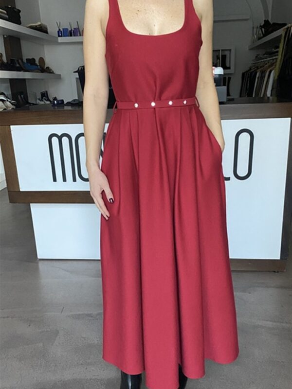 <p>
  Abito lungo con scollo quadrato e cinta sottile con strass
</p>Dixie