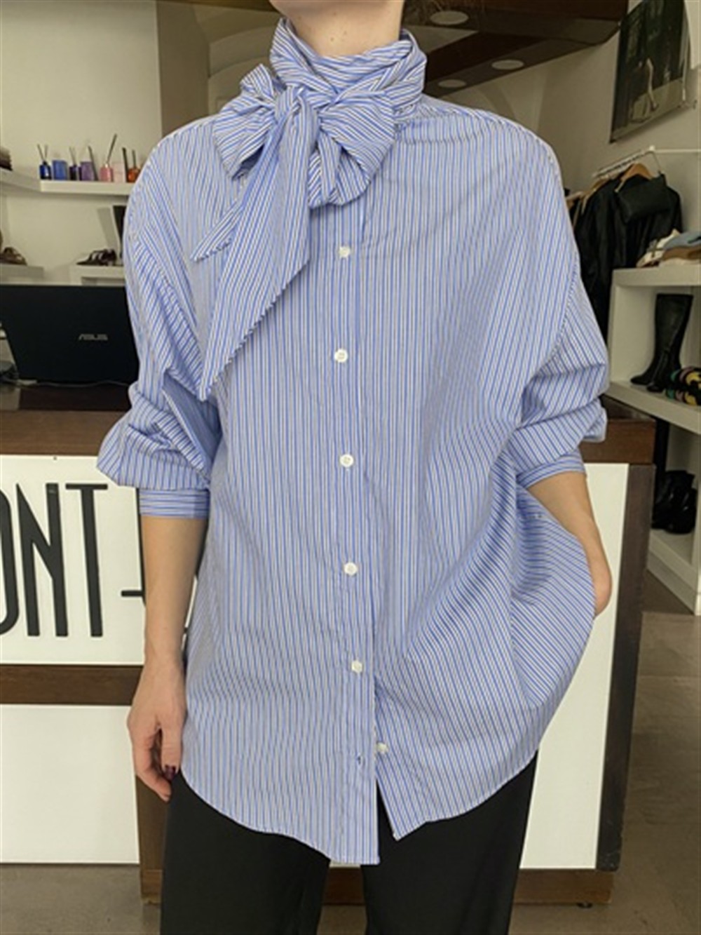 <p>
  Camicia stampa righe con fiocco
</p>Dixie