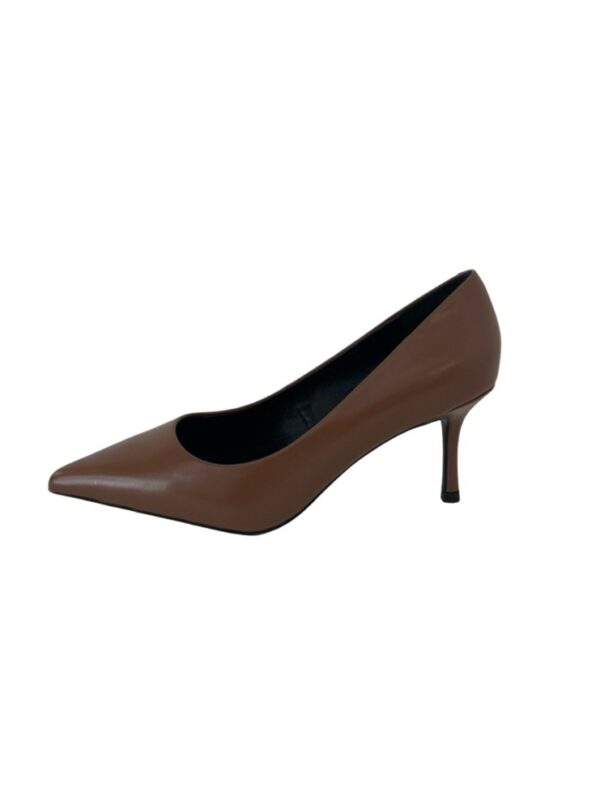 <p>
  Decolté in vitello con tacco di 7 cm CUOIO
</p>Chiconic