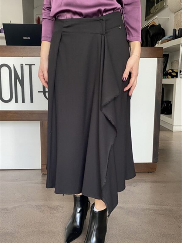 <p>
  Gonna midi a portafoglio con volant
</p>Dixie