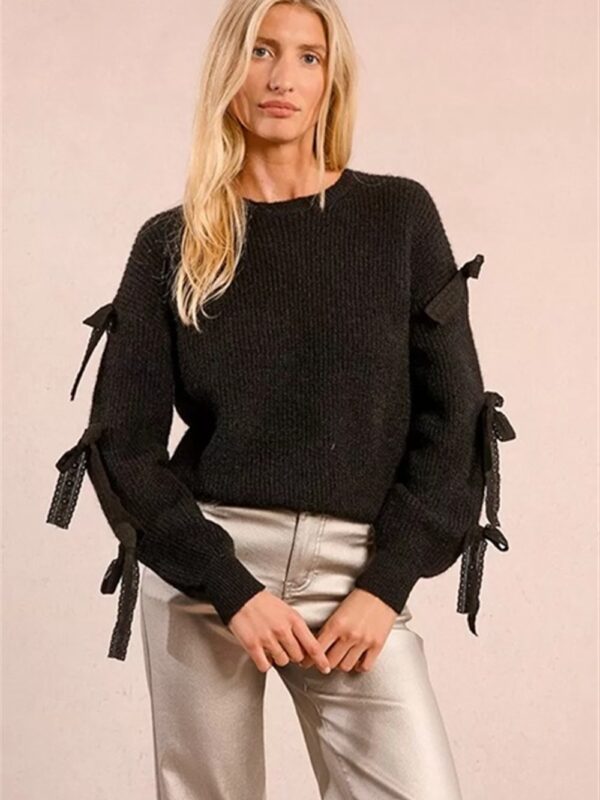 <p>
  Maglioncino con fiocchi sulle maniche
</p>Molly Bracken