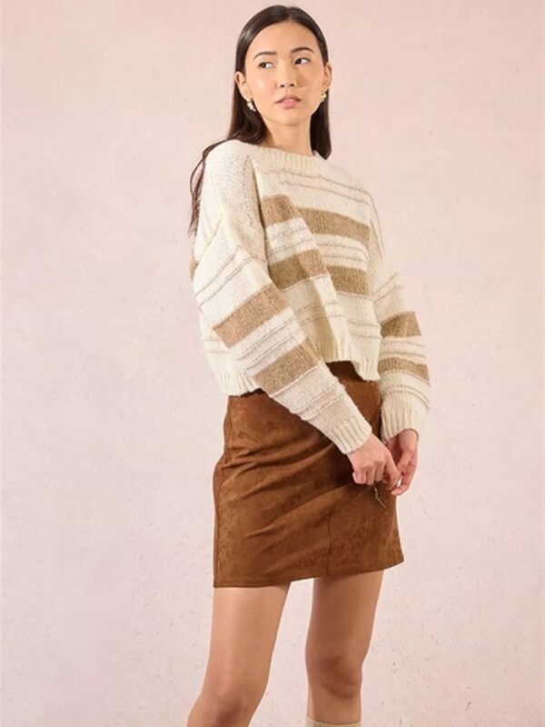 <p>
  Maglioncino a righe asimmetriche
</p>Molly Bracken