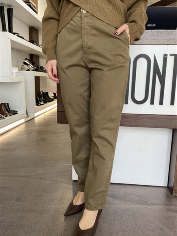 <p>
  Chinos con elastico sul restro del cinto OLIVA
</p>H2o